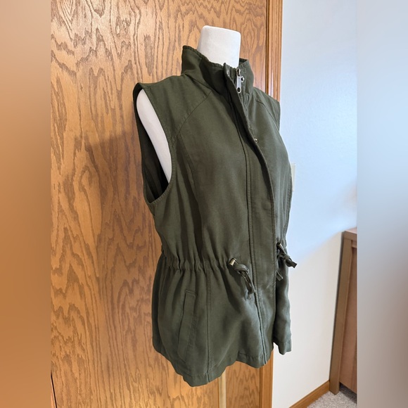 Maurices Olive Green Sleeveless Vest - Picture 5 of 10
